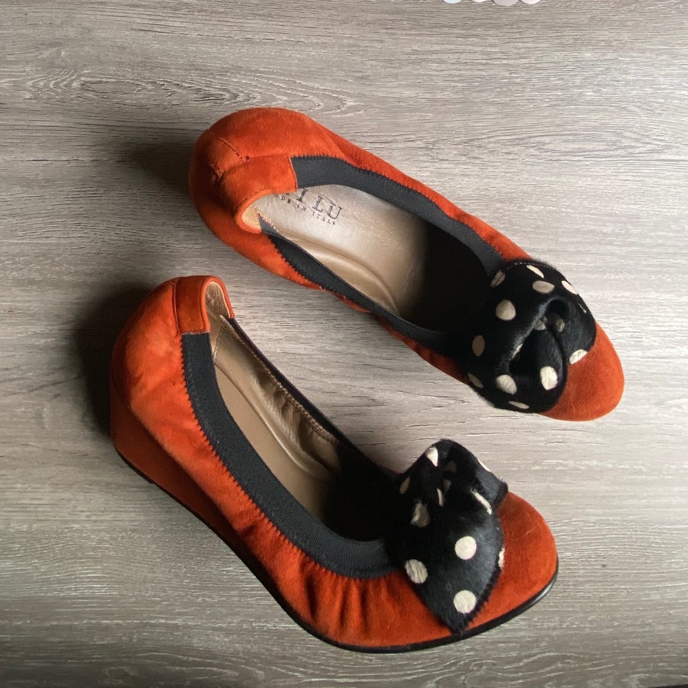 Anyi Lu Rosie Wedge Suede Pumps Size 37.5/US 7 Orange and Black Polka Dot Retro